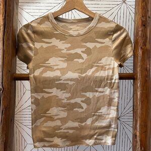 American Eagle Outfitters Tan Camo Short Sleeve Tee